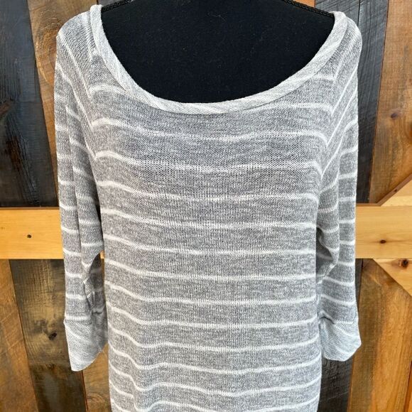 ROXY round neck knit gray and white striped top, 3/4 sleeves, size M. - Picture 2 of 7
